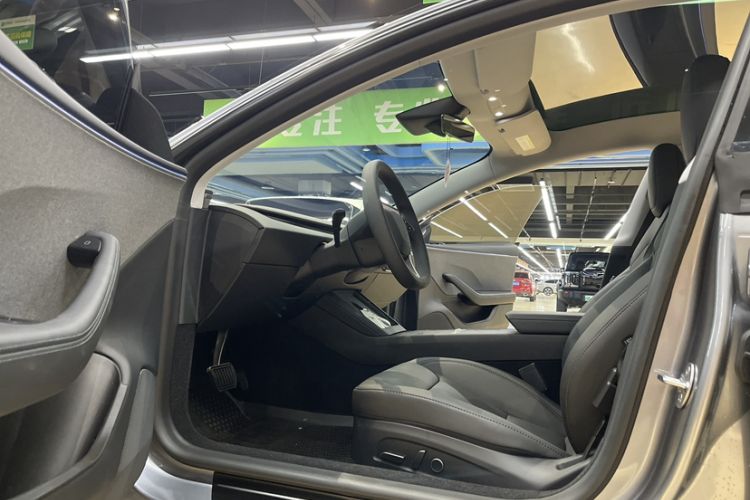 Used Tesla Model 3 2025 Rear-Wheel-Drive Version