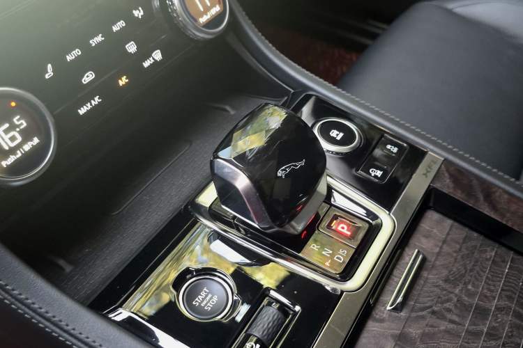 Used Jaguar XFL 2021 XFL 2.0T P250 Two-Wheel-Drive Luxury Deluxe Edition