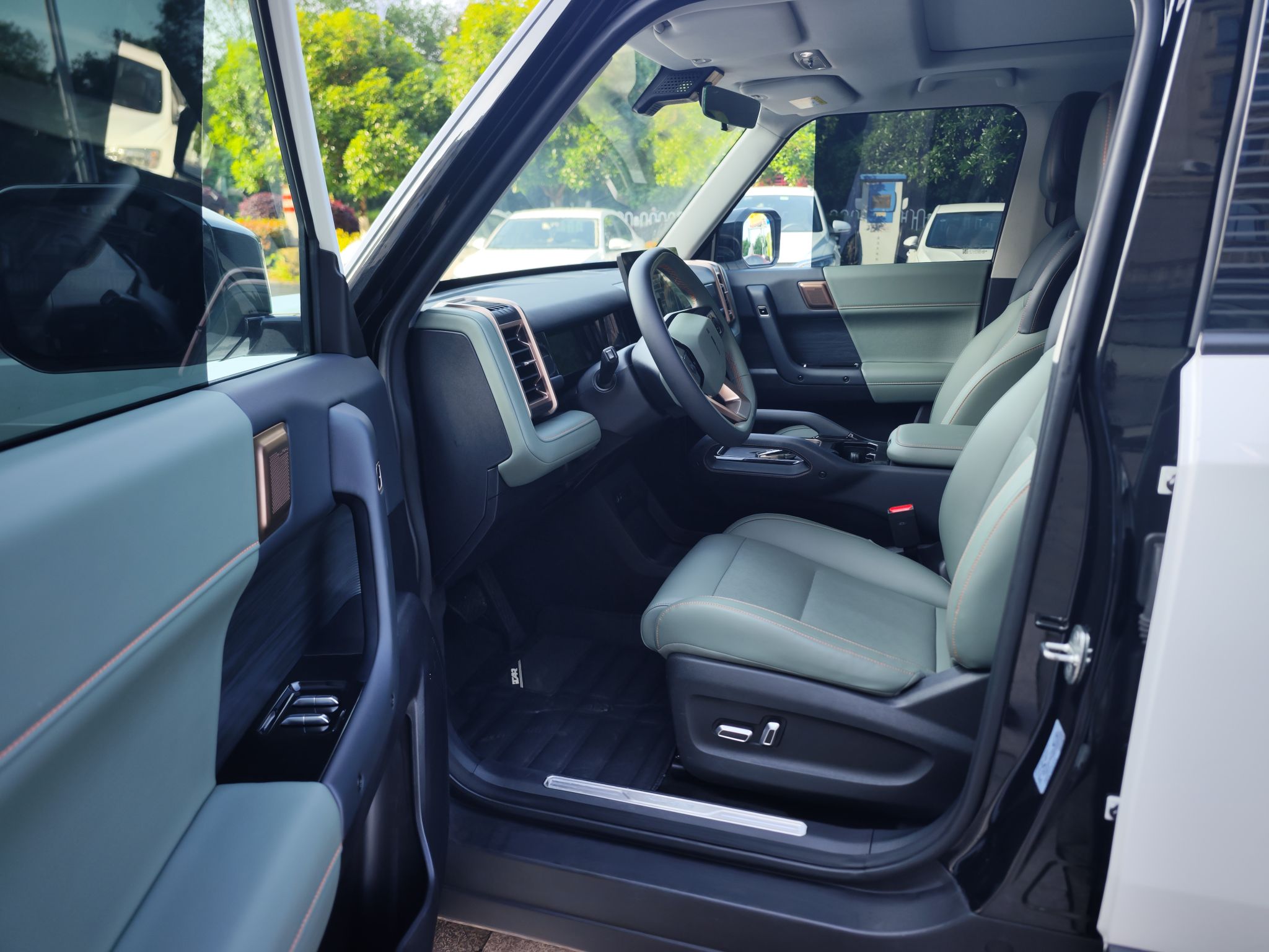 Переднее сиденье в автомобиле