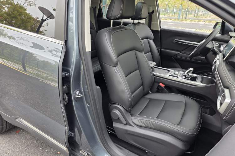 Used Geely Auto Haoyue 2020 1.8TD DCT Luxury Model 5 Seats Right Front Seat