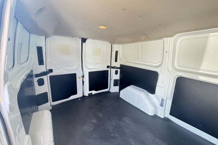 Used Ford Transit 2019 2.0T Diesel Van Short Wheelbase Low Roof 3-Seater China VI Standard