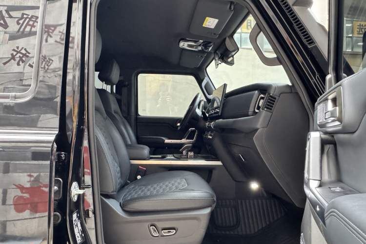 Used 212 T01 2025 2.0T Changfeng
