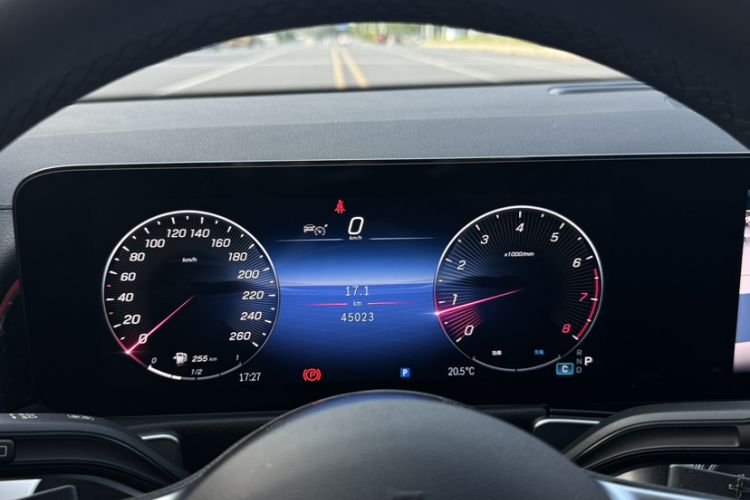 Used Mercedes-Benz GLB 2024 GLB 220 Dynamic Edition Odometer Close Up