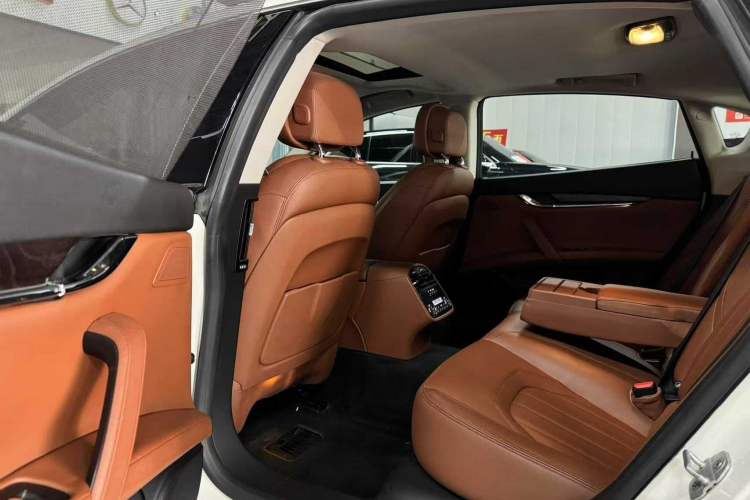 Used Maserati President 2015 3.0T Standard Model Interior 9