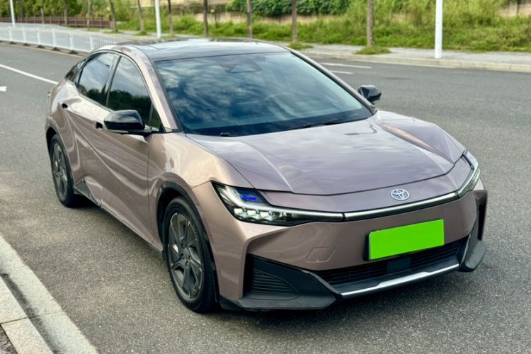 Used Toyota bZ3 2023 616 km Long-Range Premium
