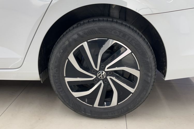 Used Volkswagen Lavida 2023 New Sharp 1.5L Automatic New Wish Edition Exterior 3