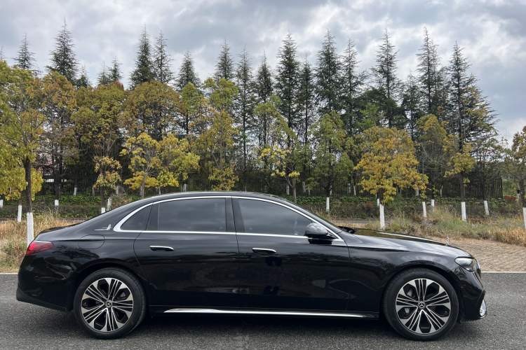 Used Mercedes-Benz E-Class 2024 Facelift E 300 L Fashion Sport Edition
