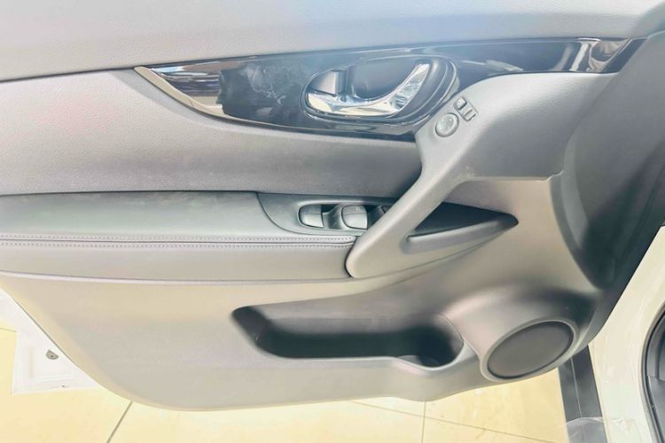 Used Nissan X-Trail 2023 Classic 2.0L Two-Wheel Drive Smart Connect Premium Edition
