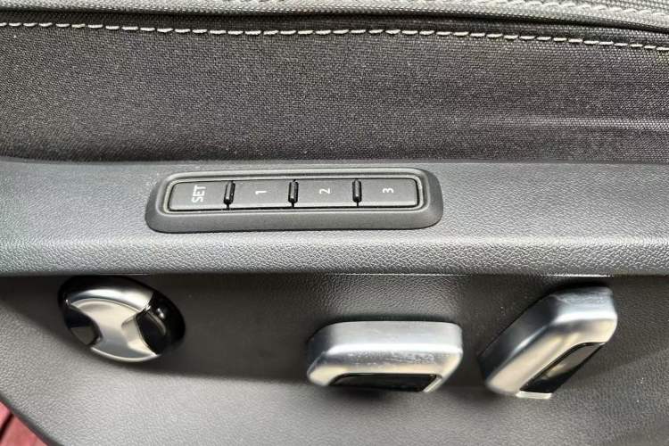 Used Volkswagen Tavendor 2024 380TSI All-Wheel-Drive R-Line Cruise Premium Edition
