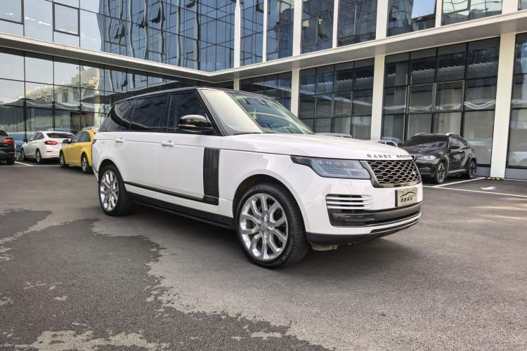 Used Land Rover Range Rover 2022 3.0 L6 400 PS Classic Extended Version