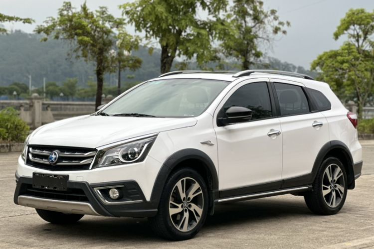 Used Venucia T70X 2016 2.0L CVT SmartFun Sport Edition