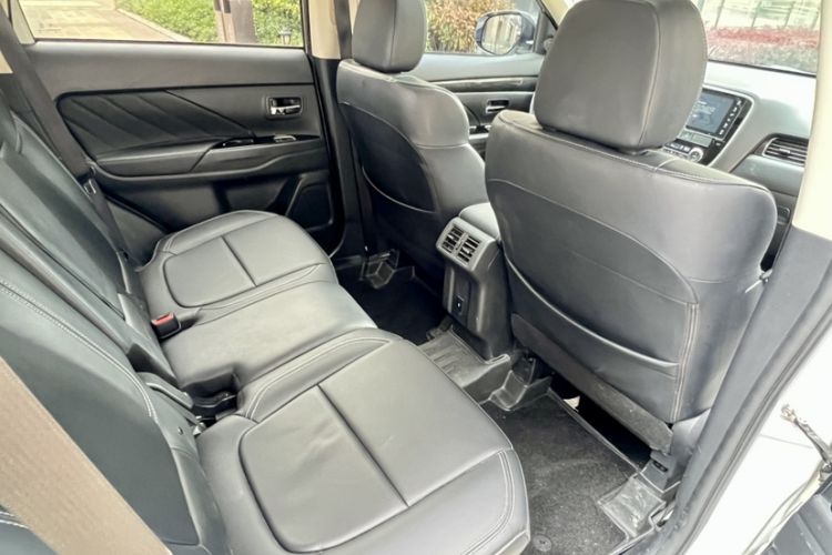 Used Mitsubishi Outlander 2020 2.0L Two-Wheel Drive Enjoyment Version 5 Seats Interior 9