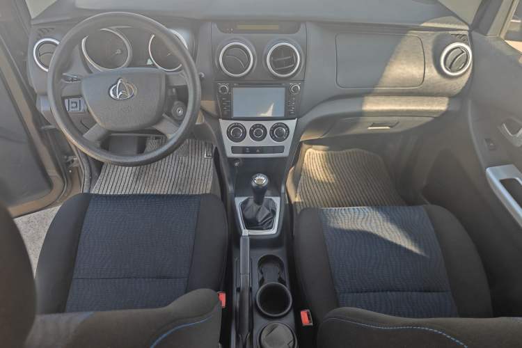 Used CHANGAN KAICHENG Ounuo S 2014 1.5L Base Version Interior 1
