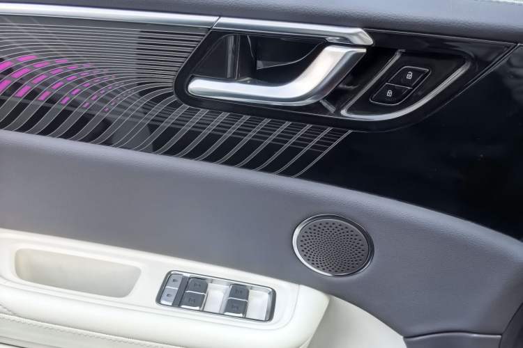 Used Hongqi E-HS9 2021 460 km Range Flagship Edition Six-Seater Interior 9