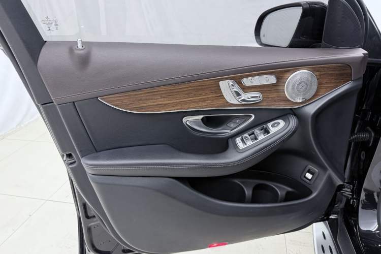 Used Mercedes-Benz GLC 2021 GLC 300 L 4MATIC Dynamic Model Interior 8