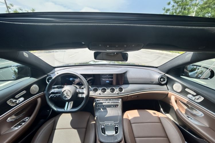 Used Mercedes-Benz E-Class 2023 E 300 L Sport Luxury Edition Interior 3