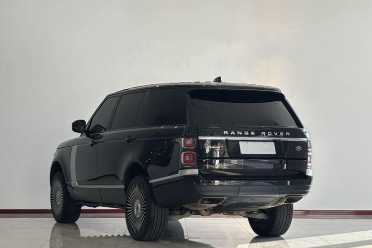 Used Land Rover Range 2022 3.0 L6 400 PS Classic Extended Version Exterior 4