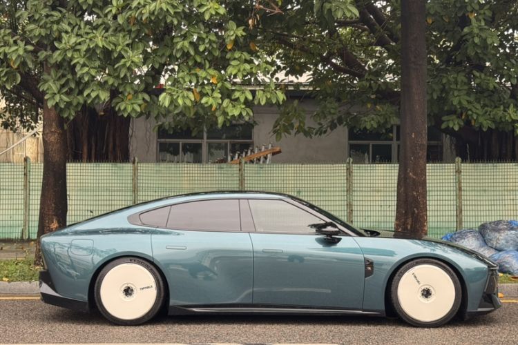 Used XPeng P7 2025 Model—750 All-Wheel-Drive High-Performance Ultra