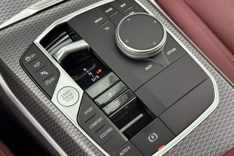 Used BMW 3 Series 2025 330Li M Sport Shadowline Package Interior 1