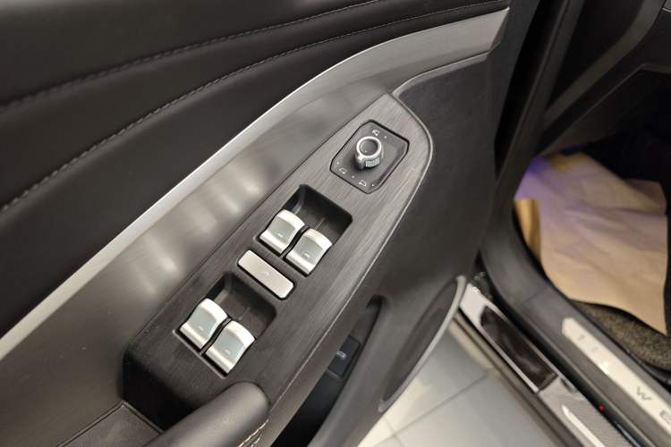 Used Wey VV6 2021 2.0T Two-Wheel Drive Smart Plus Interior 3