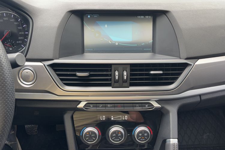 Used Haval H6 2018 Sport Edition 1.5T Manual Two-Wheel Drive Elite Model China V Standard Audio And AC Panel