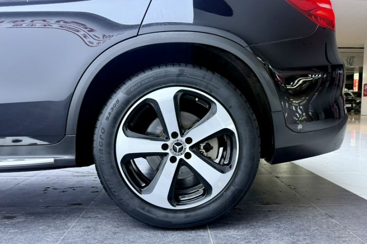 Used Mercedes-Benz GLC 2018 Facelift GLC 260 4MATIC Luxury Edition Exterior 5