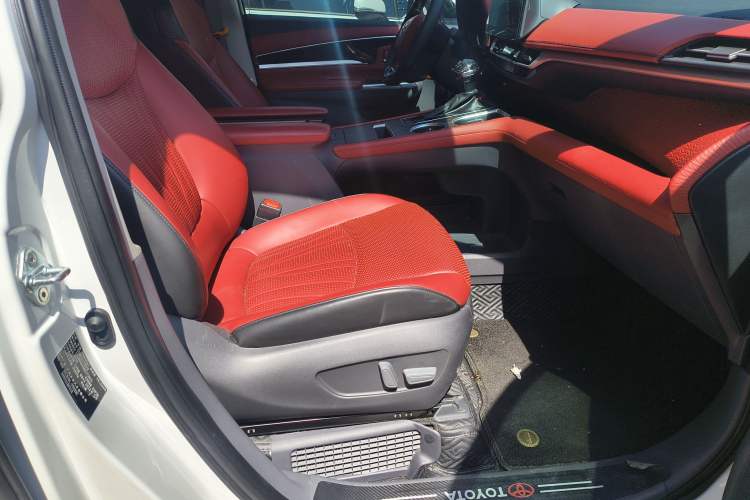 Used Toyota SIENNA 2024 2.5L Hybrid Comfort Edition Right Front Seat