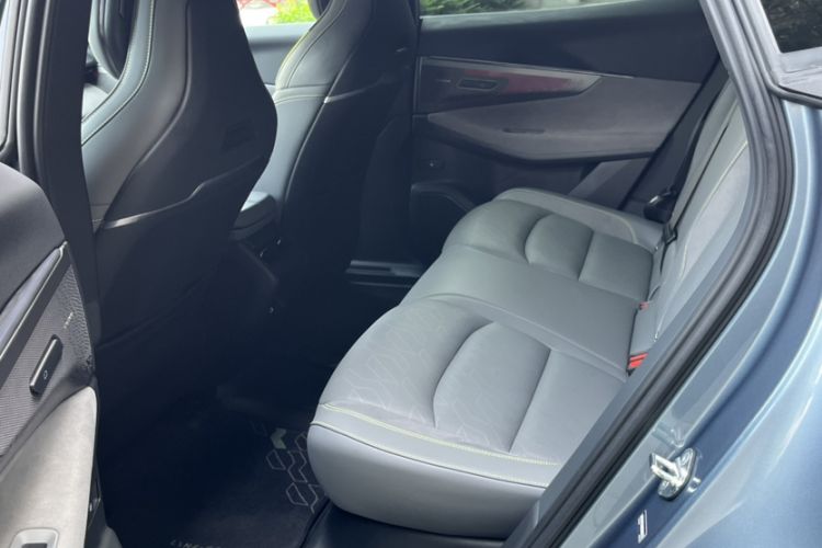 Used Lynk & Co 08 EM-P 2025 220 km All-Wheel-Drive Performance Halo Interior 4