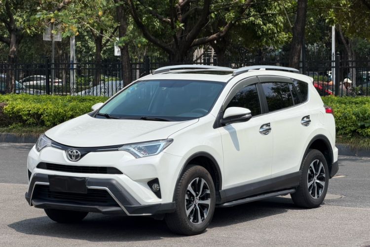 Used Toyota RAV4 2019 2.0L CVT Two-Wheel Drive Pioneer Edition China VI Standard