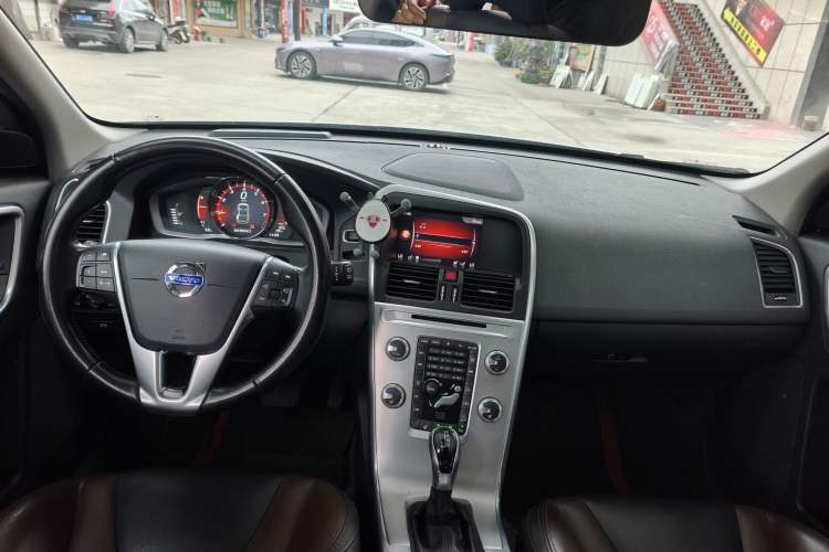 Used Volvo XC60 2017 T5 AWD Smart Upgrade Edition
