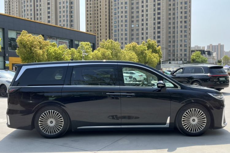 Used VOYAH Dream 2025 PHEV Four-Wheel-Drive Flagship Kunpeng Edition Exterior 2