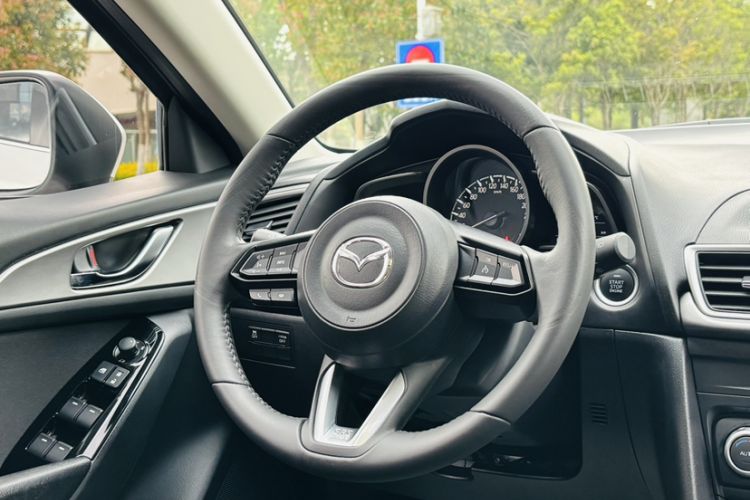 Used Mazda 3 Axela 2019 Cloud-Controlled Version Hatchback 2.0L Automatic Luxury Model China VI Standard