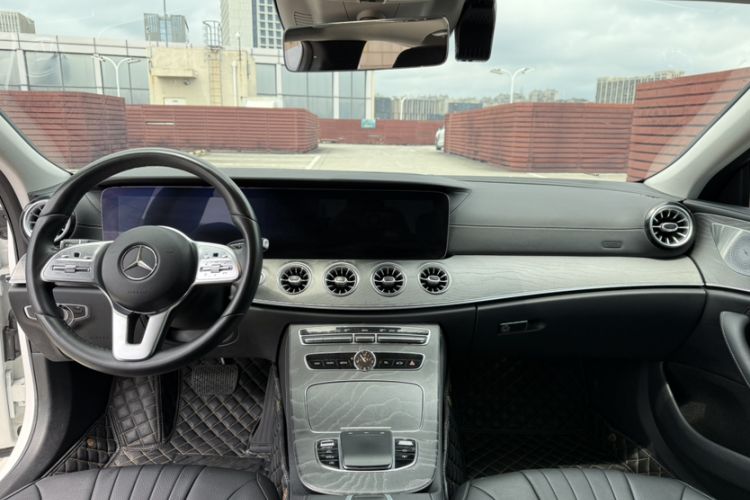 Used Mercedes-Benz CLS 2018 CLS 300 Luxury Model Interior 1