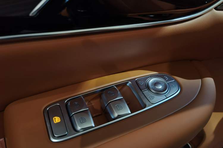 Used FORTHING Xinghai V9 2024 1.5TD 200km Qingyunti Series Flagship Edition
