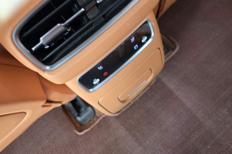 Used Dongfeng eπ eπ008 2025 636Ultra All-Electric Version 5 Seats Interior 9