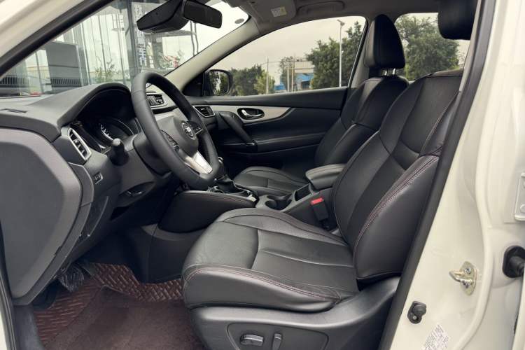 Used Nissan Qashqai 2021 2.0L CVT Luxury Edition Interior 2