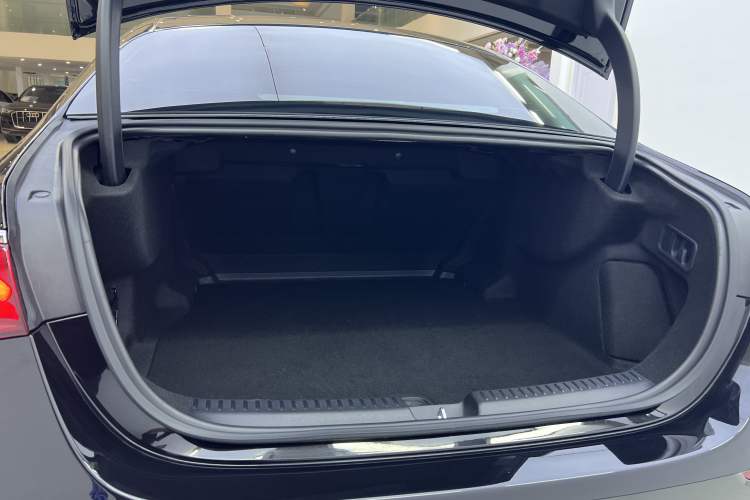 Used Mercedes-Benz E-Class 2025 E 260 L