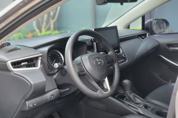 Used Toyota Corolla 2021 Dual-Motor 1.8L E-CVT Elite Edition Interior 3