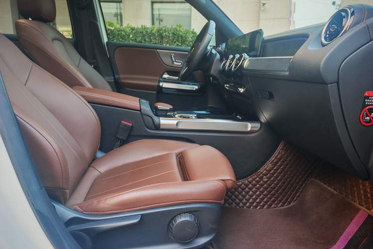 Used Mercedes-Benz GLB 2020 GLB 200 Dynamic Edition Right Front Seat