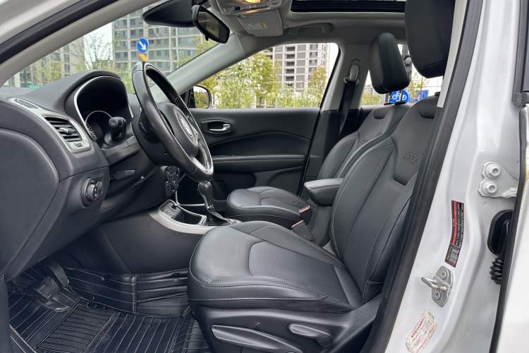 Used Jeep Compass 2017 200T Automatic Family Edition Interior 1