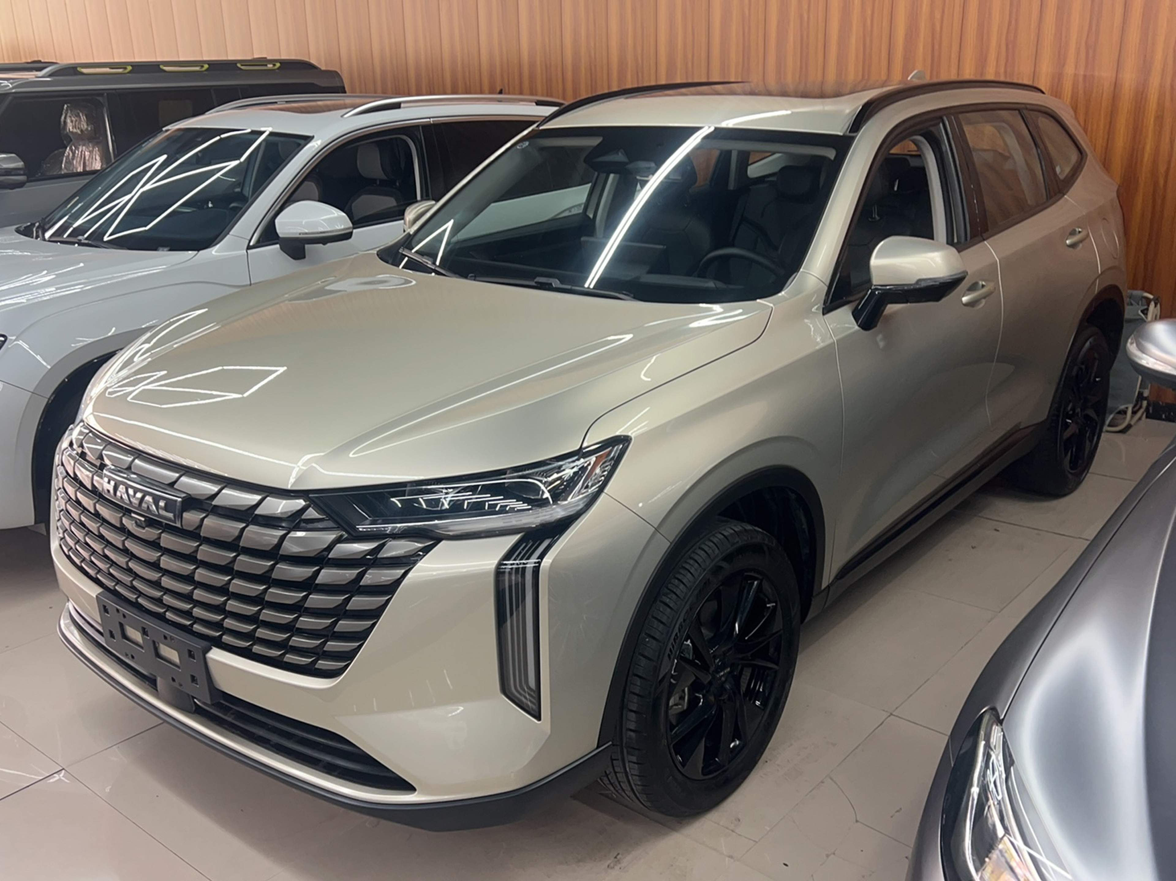 Под передней частью автомобиля