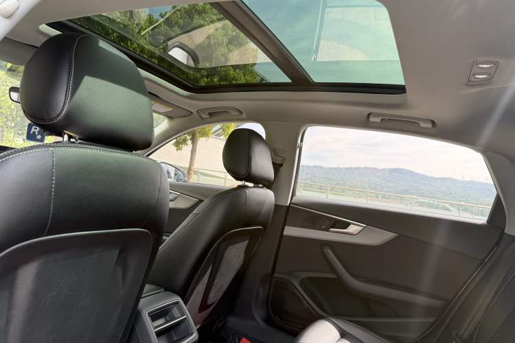 Used Audi A4L 2019 40 TFSI Ambition China VI Interior 7