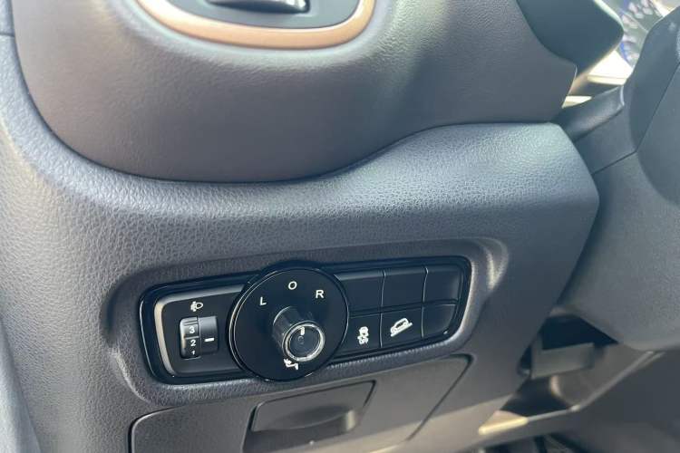 Used GAC Trumpchi GS3 2017 200T Automatic Luxury Edition Interior 8