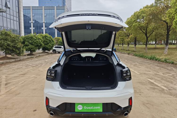 Used Lynk & Co 05 2020 2.0TD Two-Wheel Drive Shine Halo Trunk