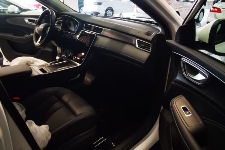 Used Roewe RX5 2025 PLUS 330TGI Automatic Trendsetting Smart Edition Interior 3