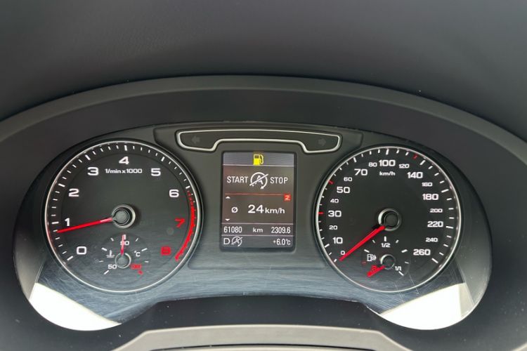 Used Audi Q3 2015 35 TFSI quattro Technology Edition Odometer Close Up