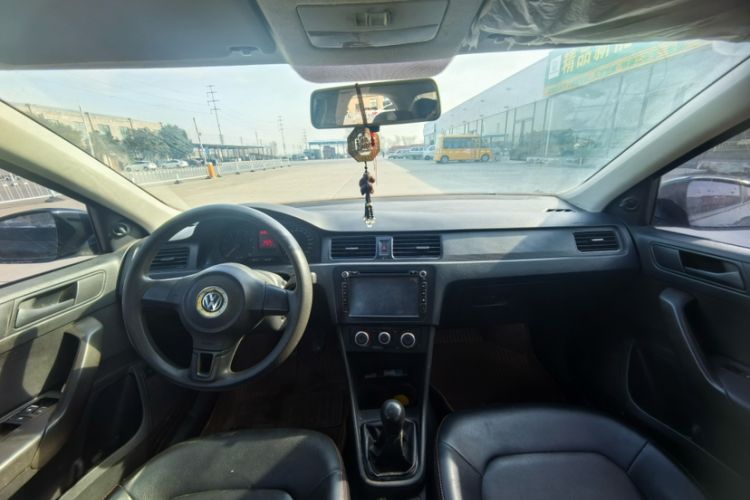 Used Volkswagen Santana 2015 1.6L Manual Fashion Edition
