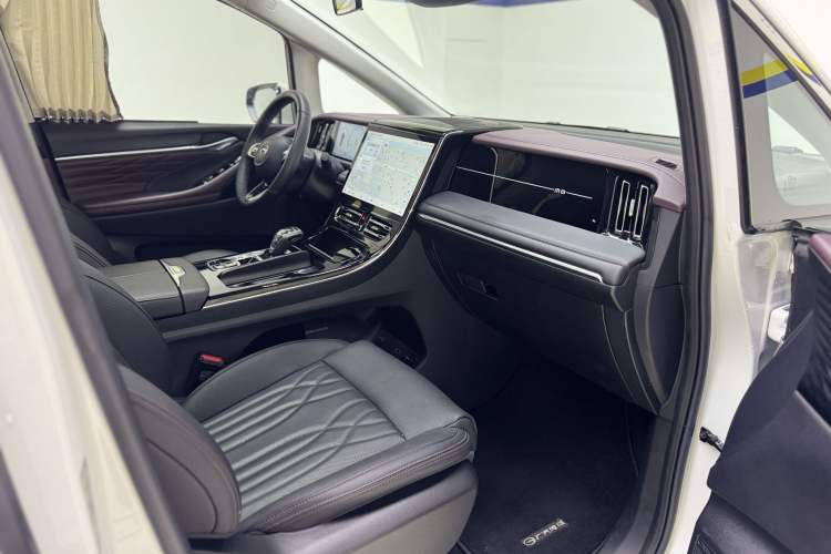 Used GAC Trumpchi M8 2024 Master Series 400T Prestige Edition Interior 5