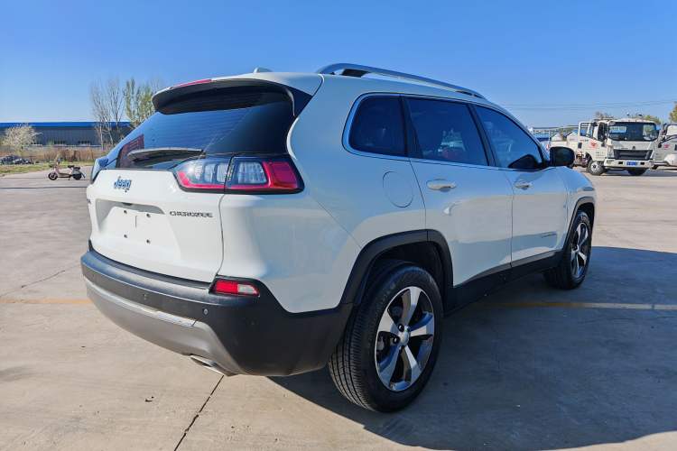 Used Jeep Cherokee 2019 2.0T Two-Wheel Drive Smart Enjoyment Version China VI Exterior 8