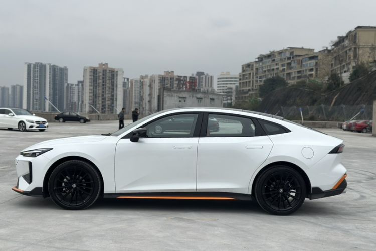 Used Changan UNI-V 2025 1.5T 500Bar Prestige Sporty Version
